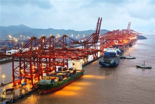 Kapal Kontena Pertama Selamat Berlabuh Selepas Taufan; Pihak Berkuasa Maritim Memberi Sokongan Un...